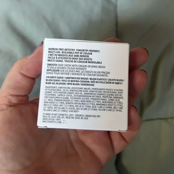 MAC Cosmetics Glow Play Cushiony Blush in Cheer Up - Picture 5 of 6